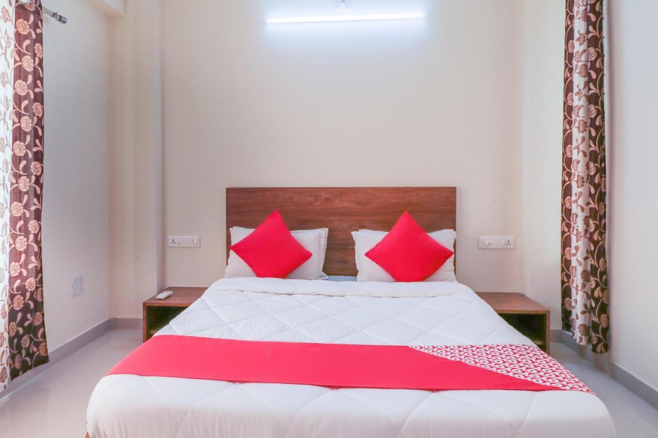 Oyo 63903 Hotel Shree Ram Villa Dwārka エクステリア 写真
