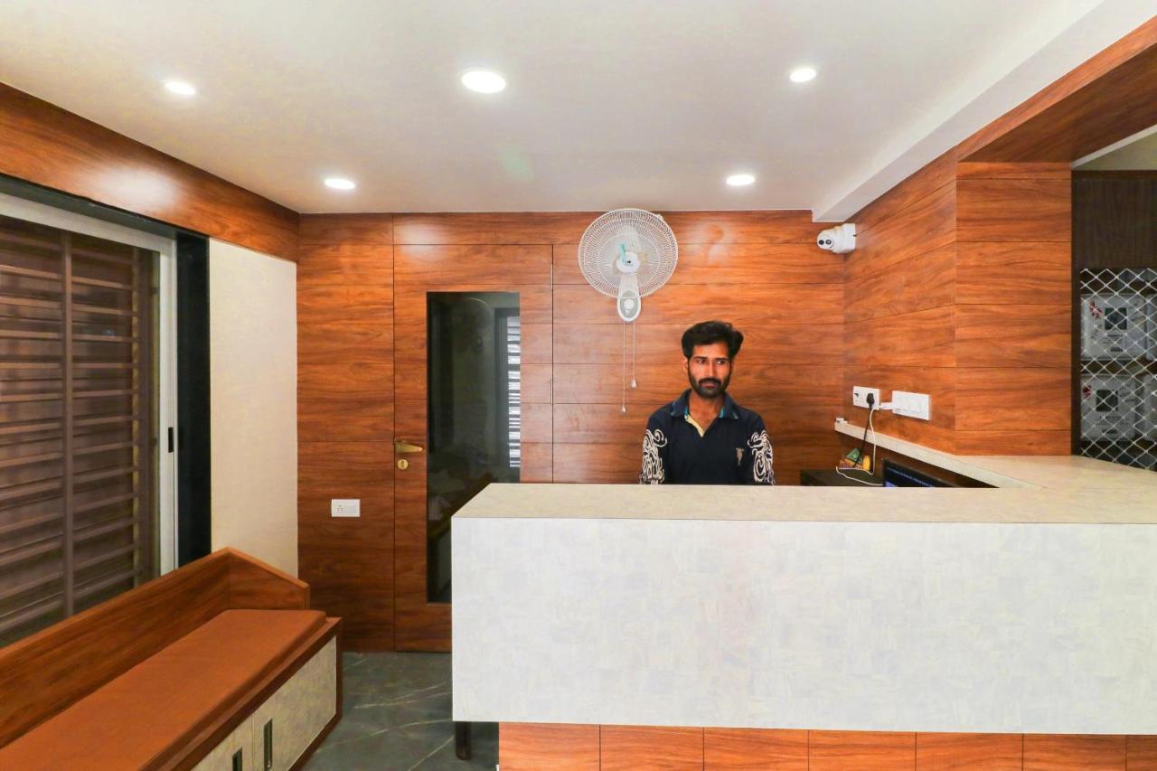 Oyo 63903 Hotel Shree Ram Villa Dwārka エクステリア 写真